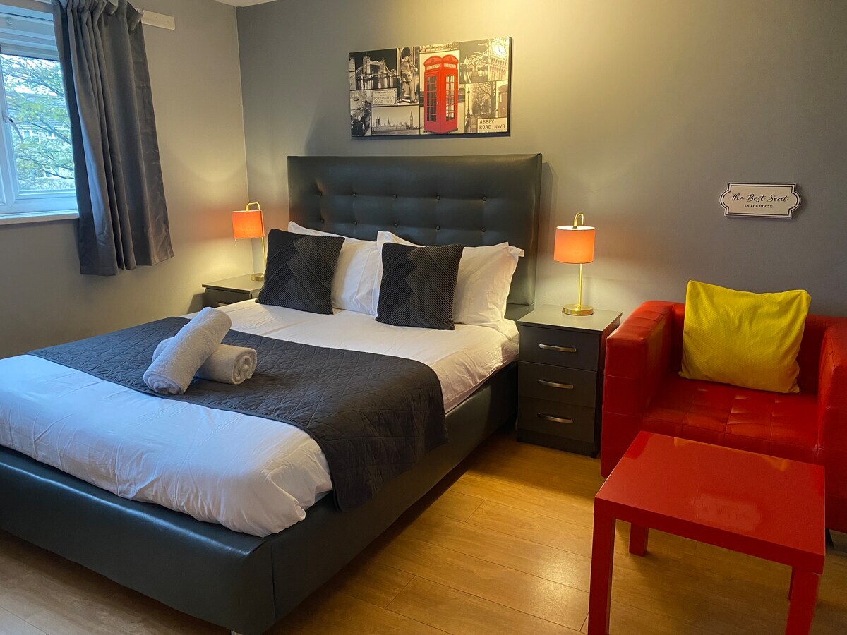 Large 5 Bed House Discounted for Groups and Families – Bentley House
